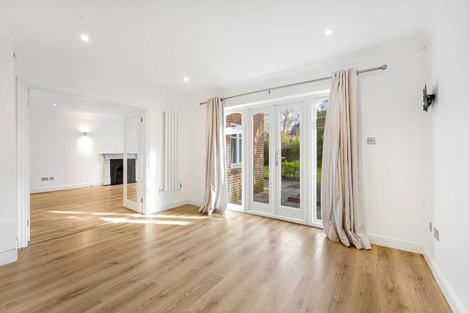 Hanger Hill, Weybridge, KT13 photo 4
