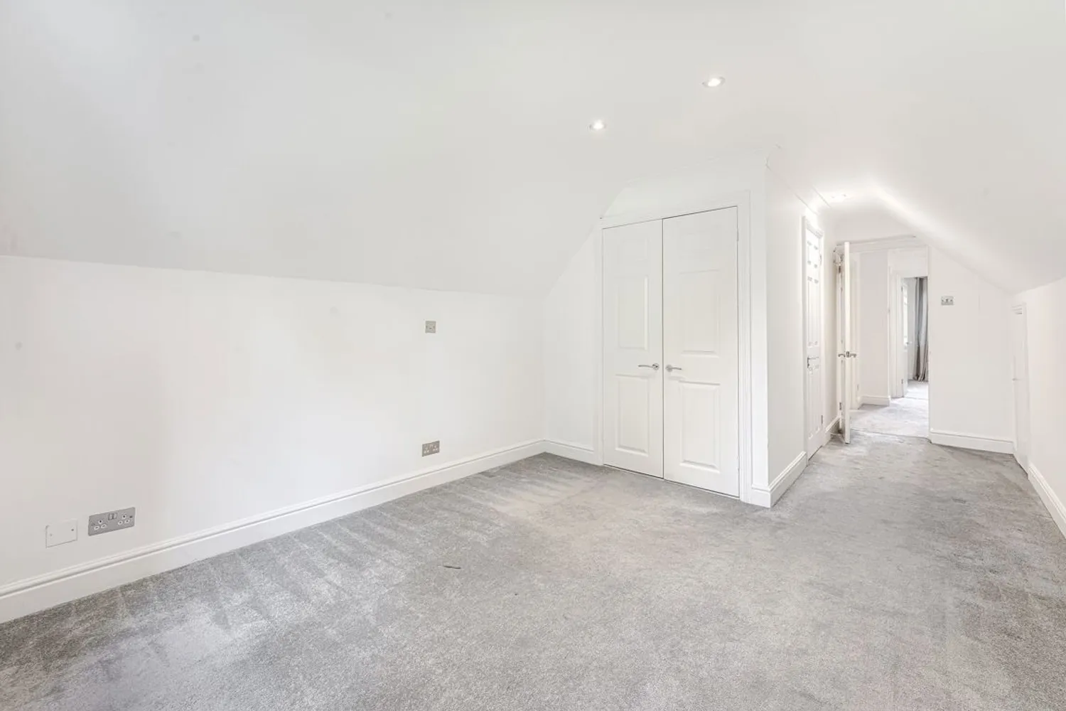Hanger Hill, Weybridge, KT13 photo 6