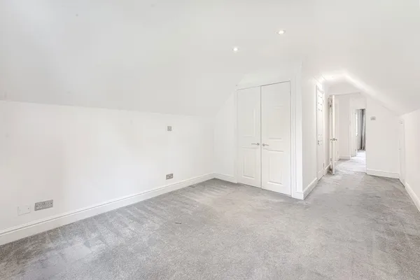 Hanger Hill, Weybridge, KT13 photo 6