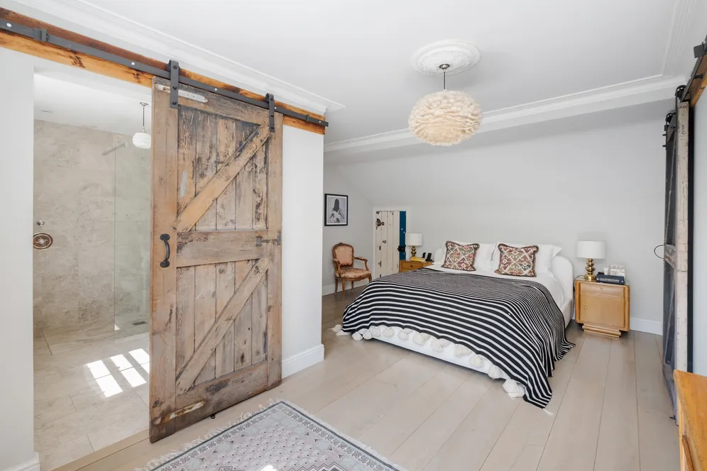 Dukes Avenue, London, N10 photo 26