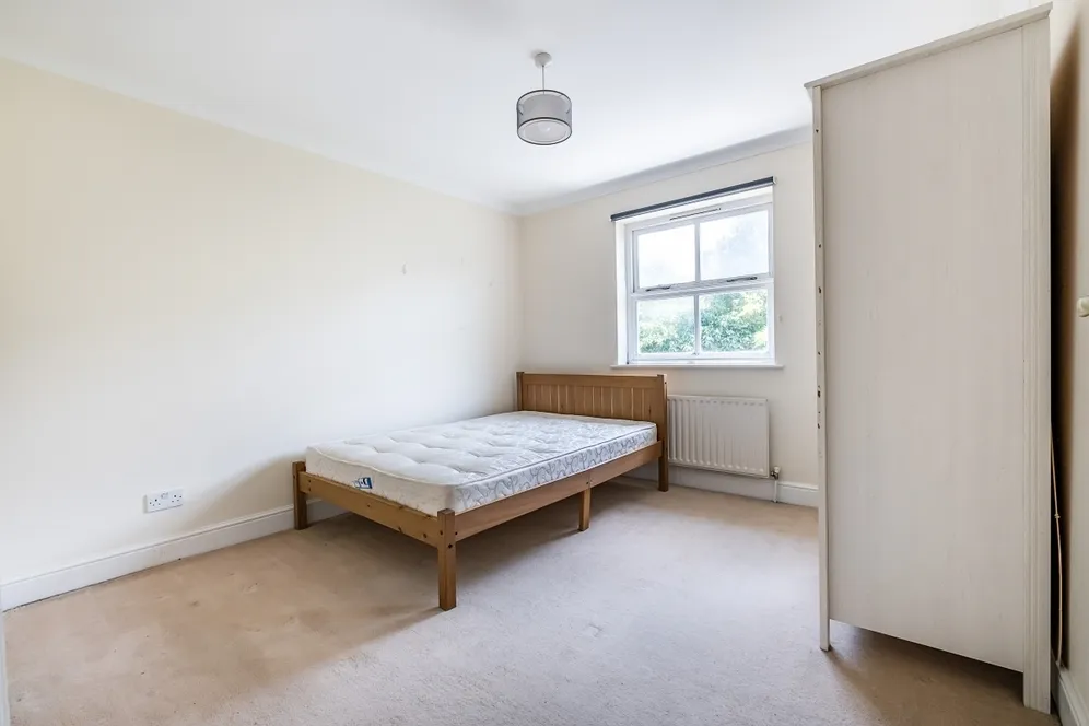 ., 2A Iveley Road, London photo 5