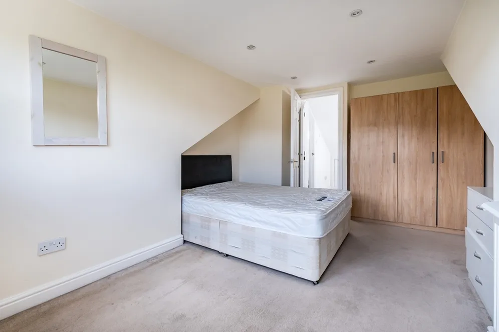 ., 2A Iveley Road, London photo 8