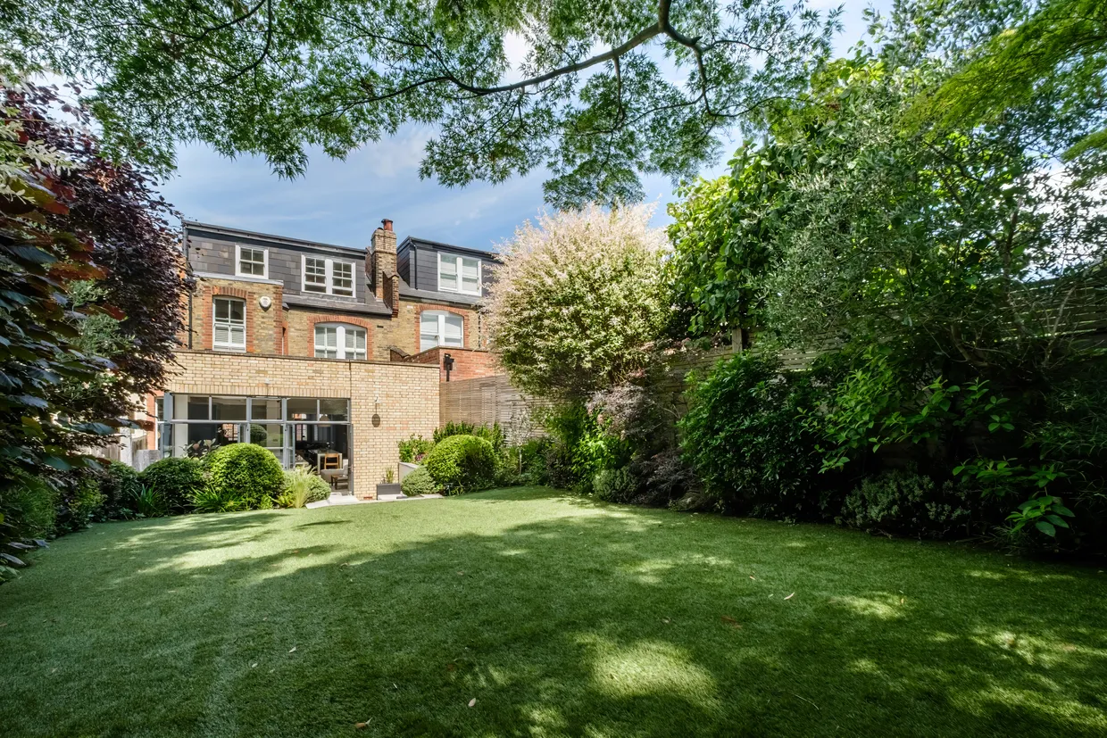 Dukes Avenue, London, N10 photo 33