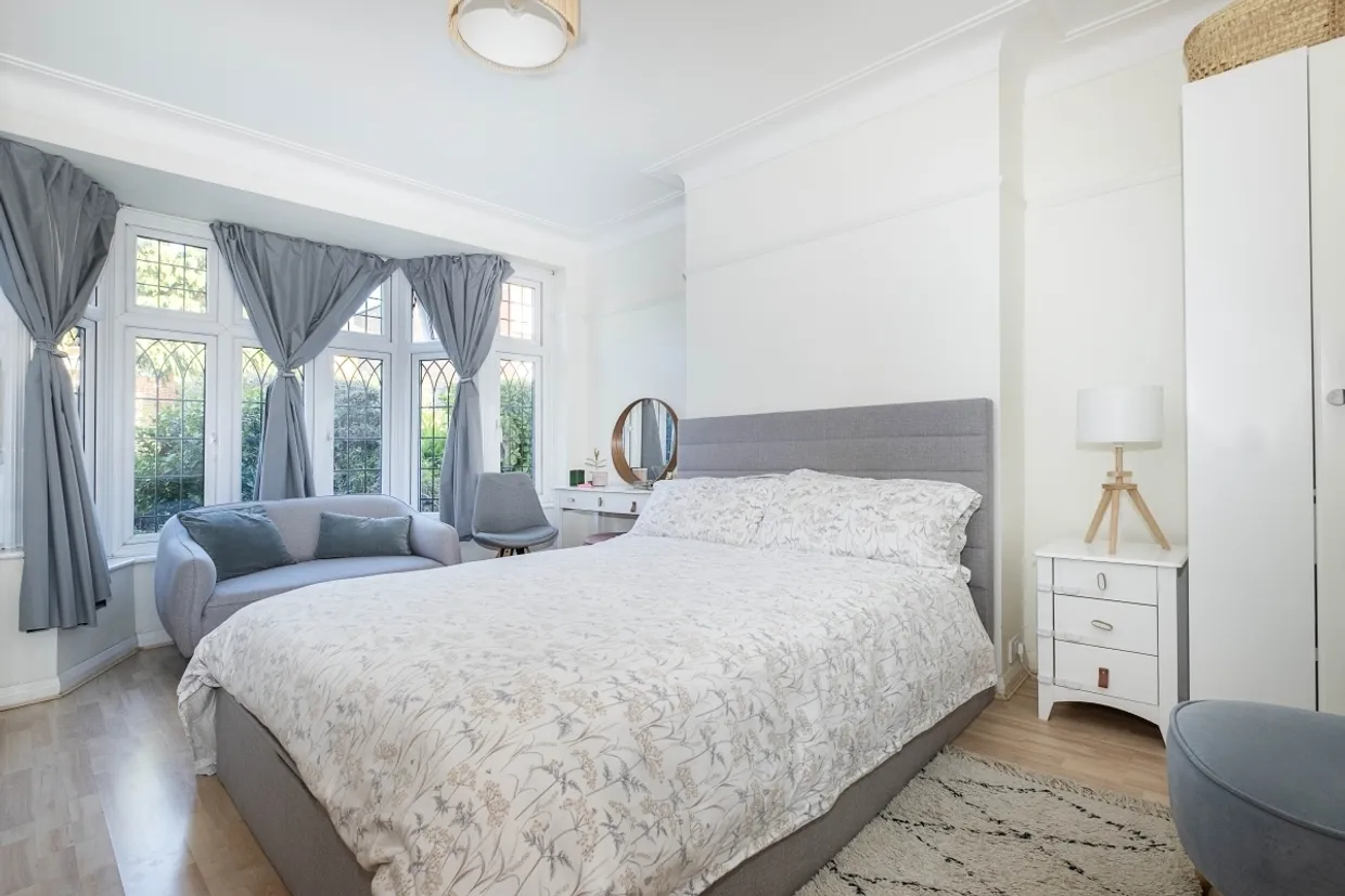 Glendale Drive London SW19 photo 8