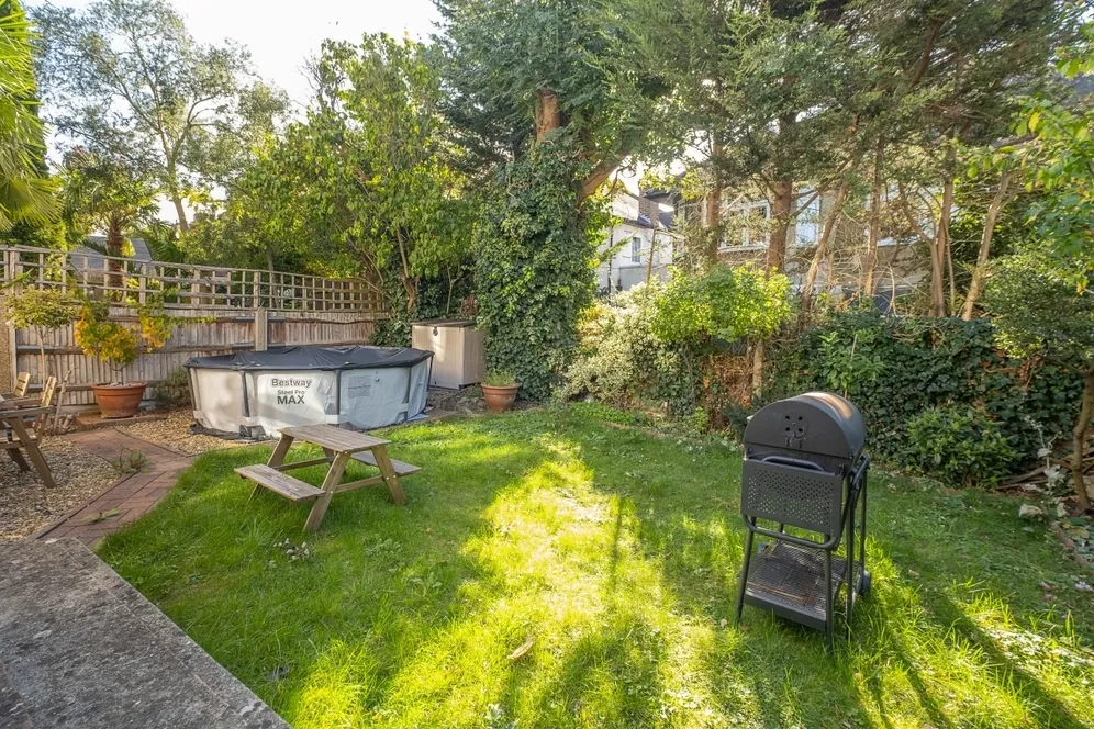 Glendale Drive London SW19 photo 16