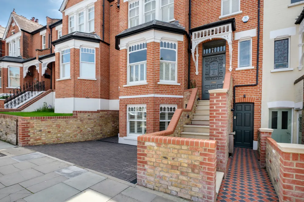 Dukes Avenue, London, N10 photo 37