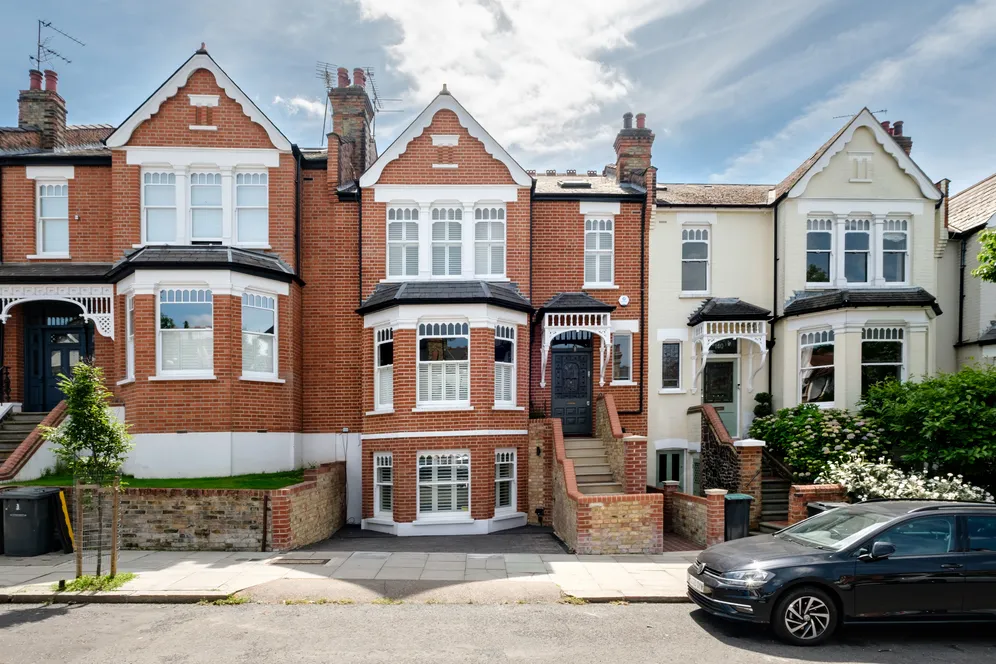 Dukes Avenue, London, N10 photo 38