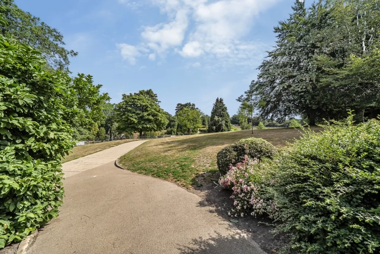 Mountfield Gardens Tunbridge Wells TN1 photo 5