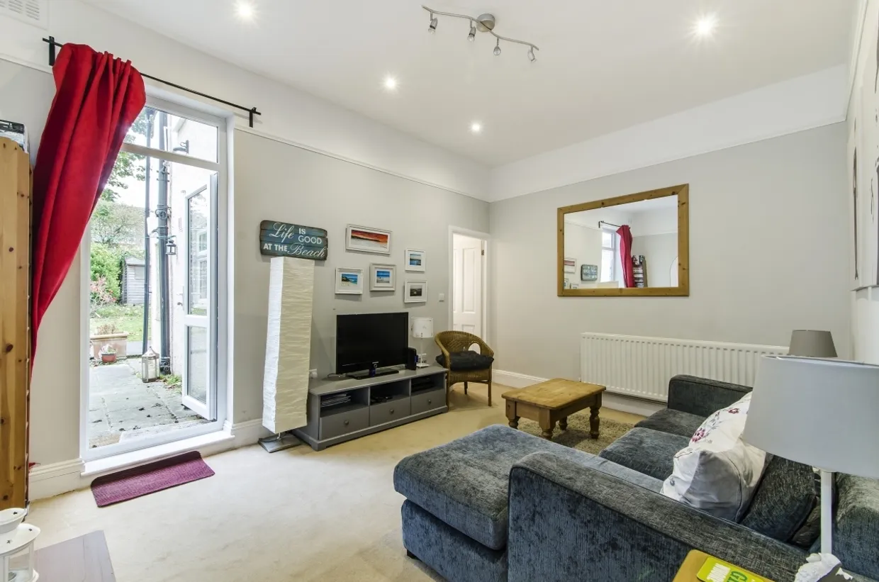 Ravenswood Road London SW12 photo 2