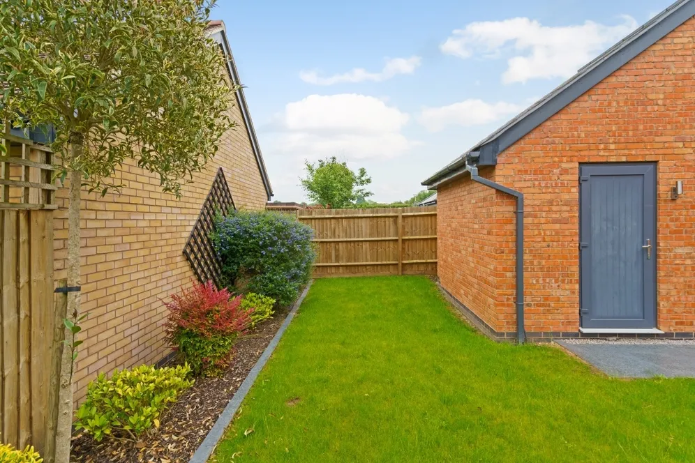 Buzzard Close Stratford-upon-Avon CV37 photo 16