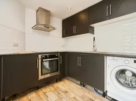 Kingsway Court, Leeds thumb 3