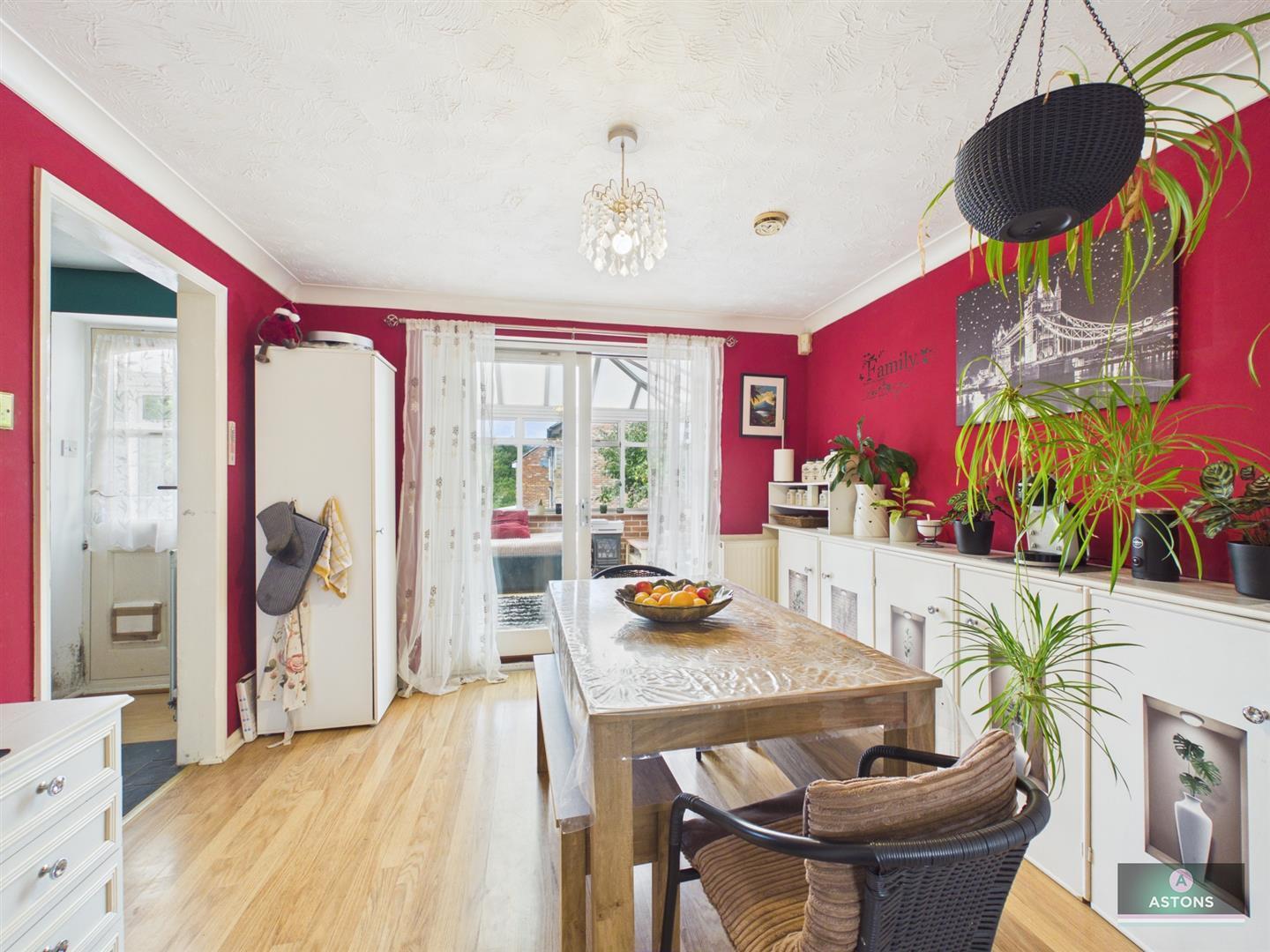 Ritchie Close, Maidenbower, Crawley Image 3