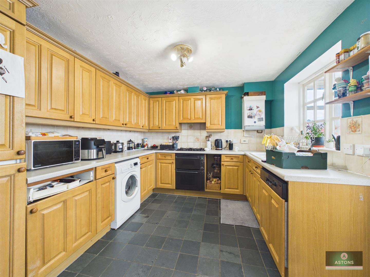 Ritchie Close, Maidenbower, Crawley Image 7