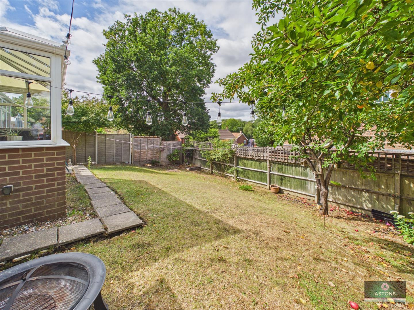 Ritchie Close, Maidenbower, Crawley Image 19