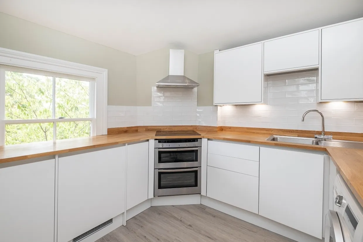 Queens Road Kingston Upon Thames KT2 photo 2