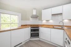 Queens Road Kingston Upon Thames KT2 photo 2