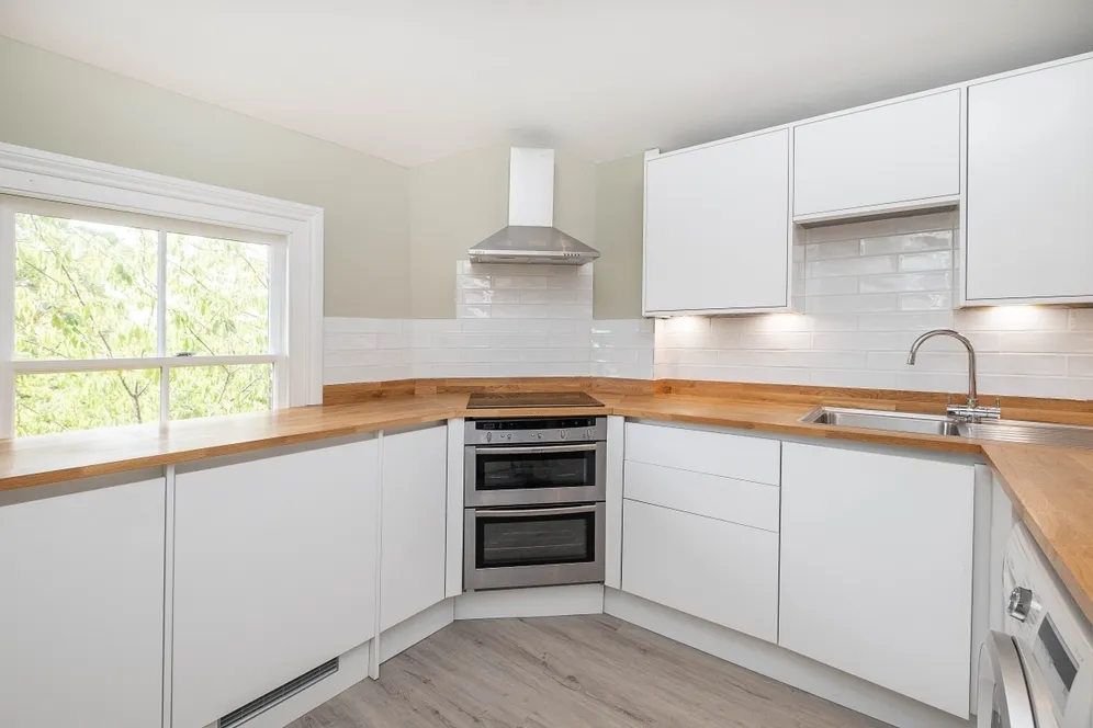 Queens Road Kingston Upon Thames KT2 photo 2