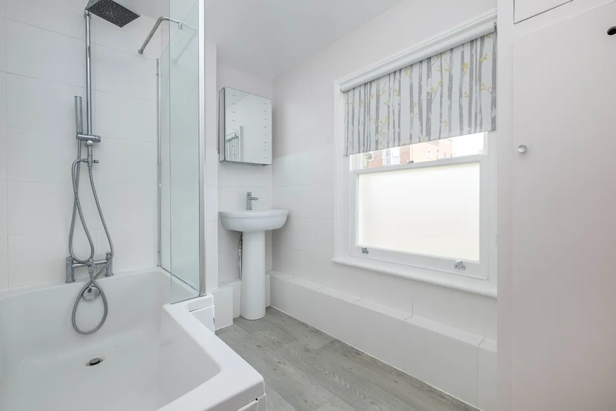 Queens Road Kingston Upon Thames KT2 photo 6