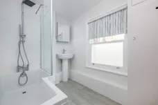 Queens Road Kingston Upon Thames KT2 photo 6