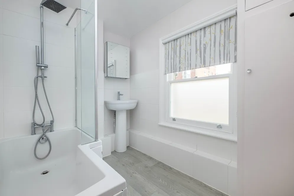 Queens Road Kingston Upon Thames KT2 photo 6