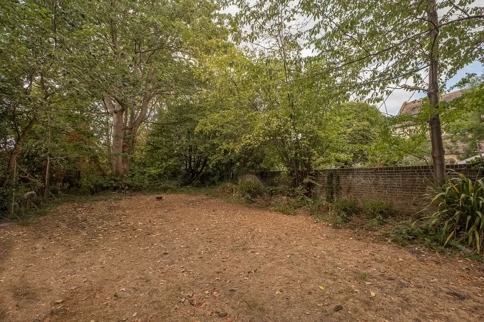 Queens Road Kingston Upon Thames KT2 photo 7