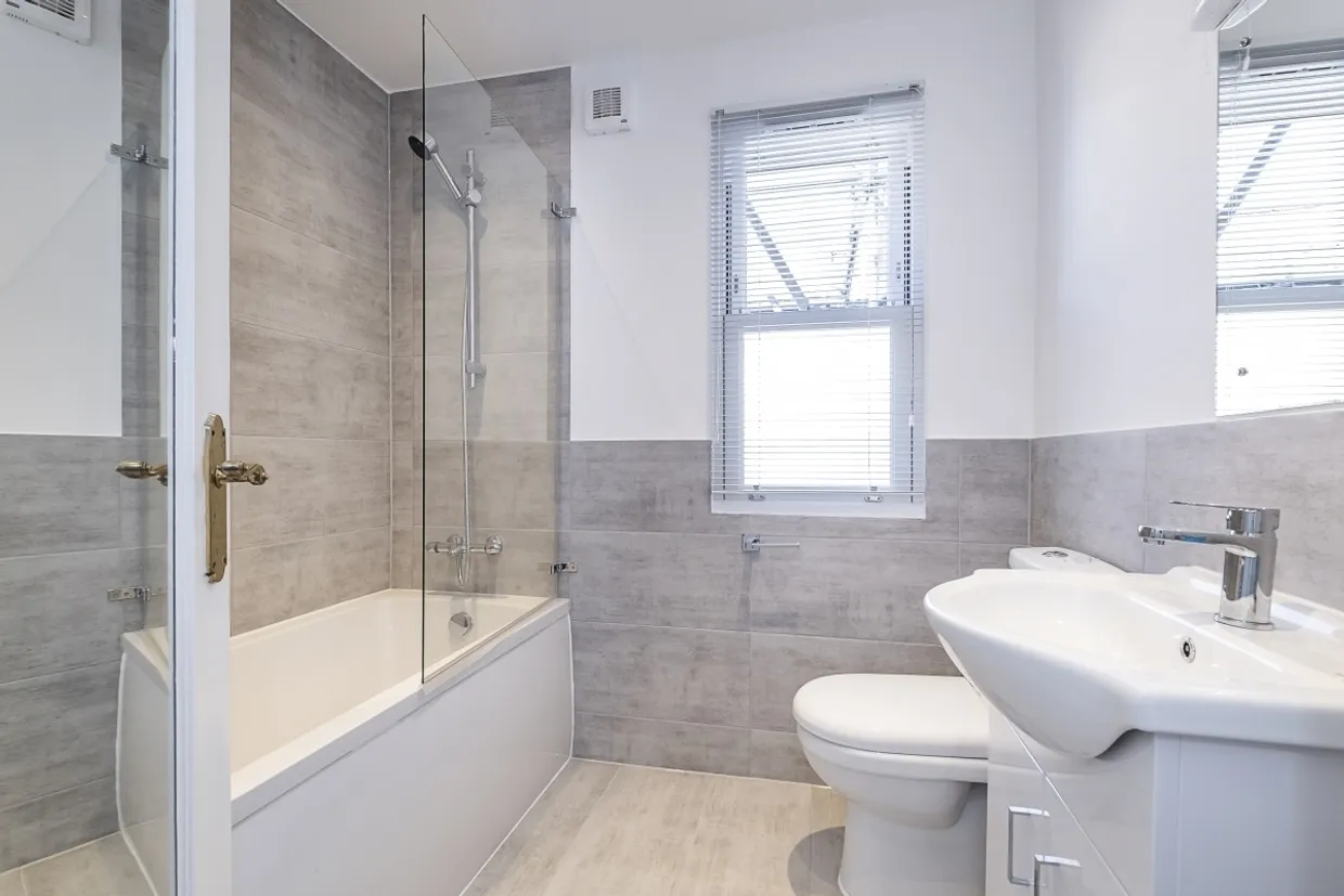 Tremadoc Road London SW4 photo 8