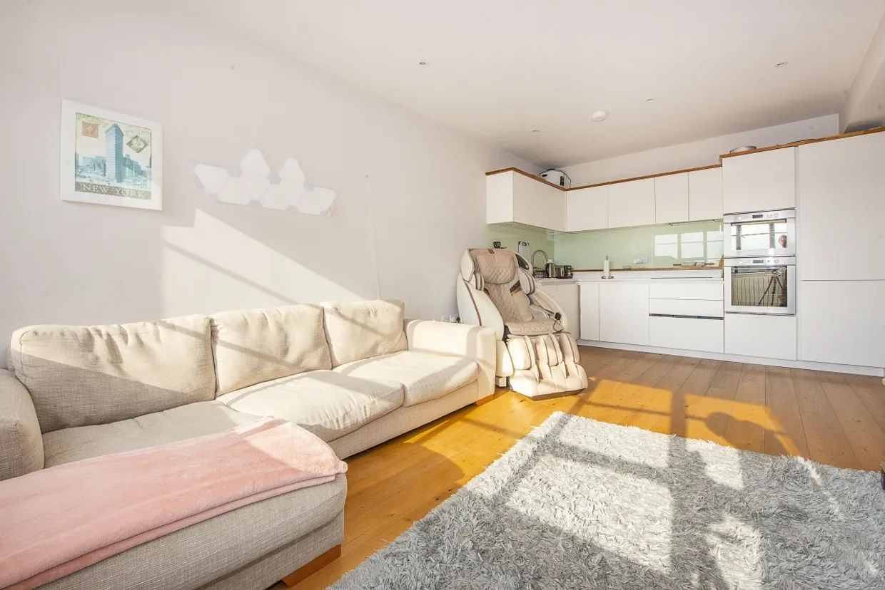 Cowleaze Road Kingston upon Thames KT2 photo 12