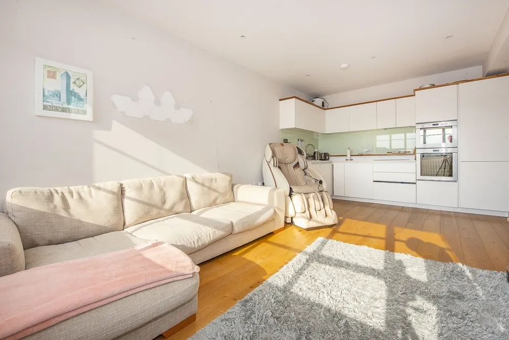Cowleaze Road Kingston upon Thames KT2 photo 12