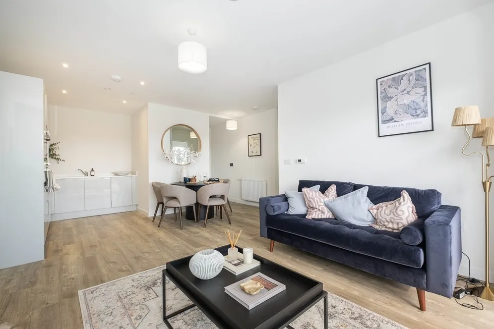 Elmsleigh Road Staines TW18 photo 2