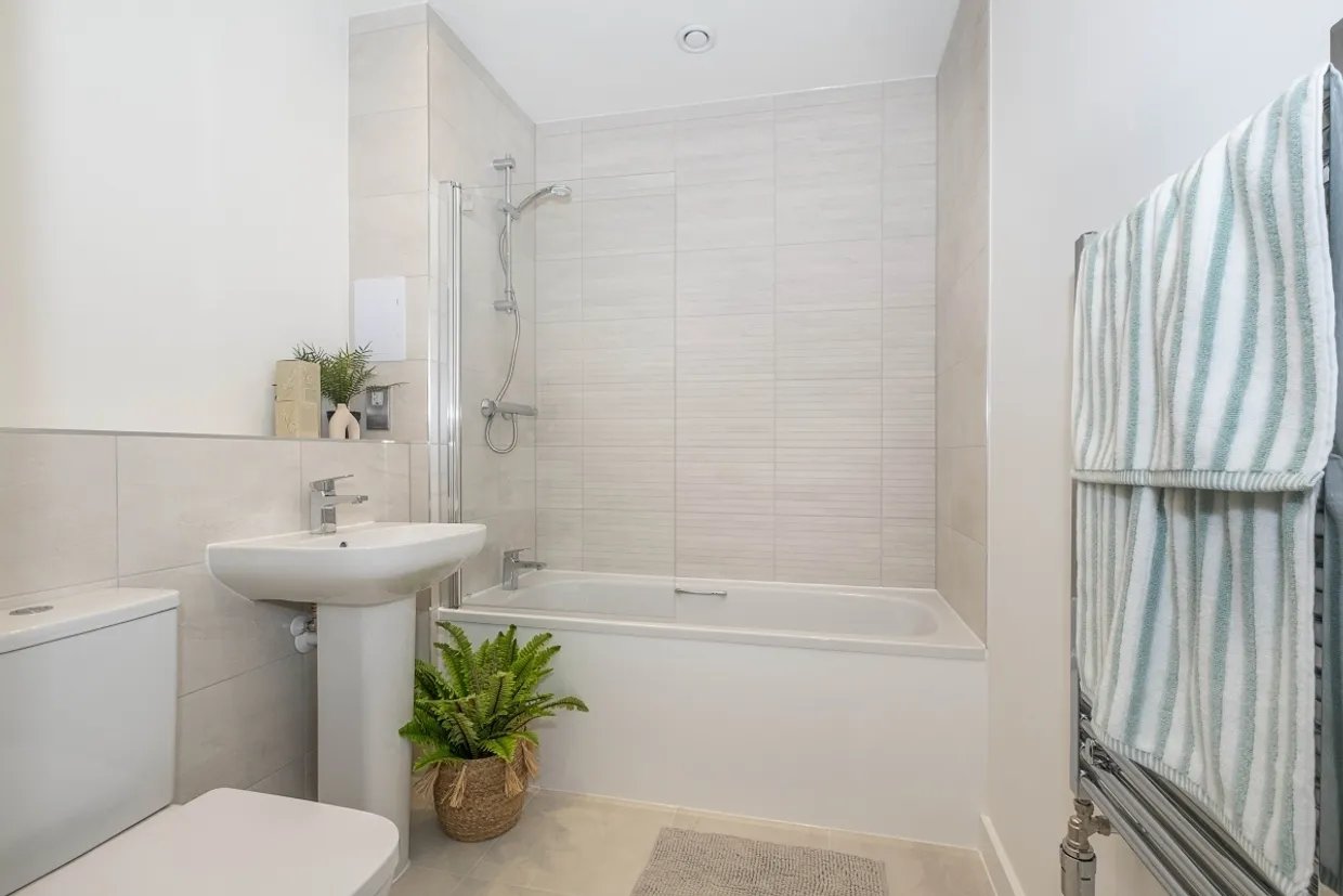 Elmsleigh Road Staines TW18 photo 3