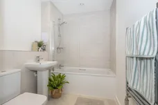 Elmsleigh Road Staines TW18 photo 3