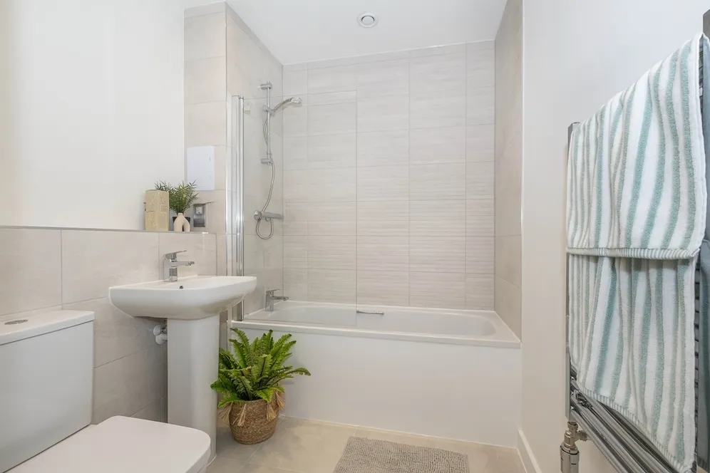 Elmsleigh Road Staines TW18 photo 3