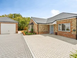Arundel Road, Fontwell thumb 2
