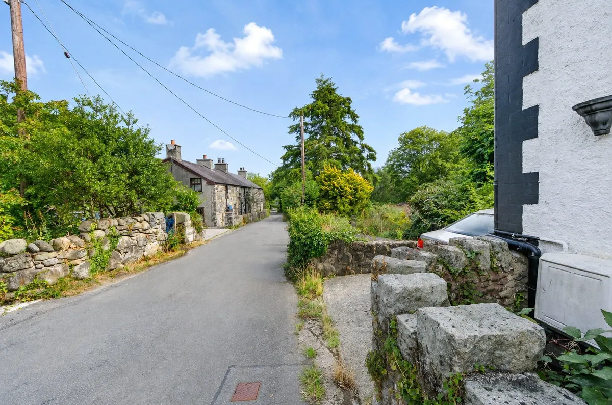 Rowen, Conwy, LL32