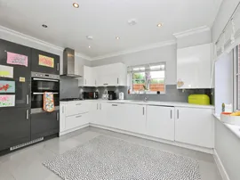 Turvin Crescent, Gilston, Harlow thumb 3