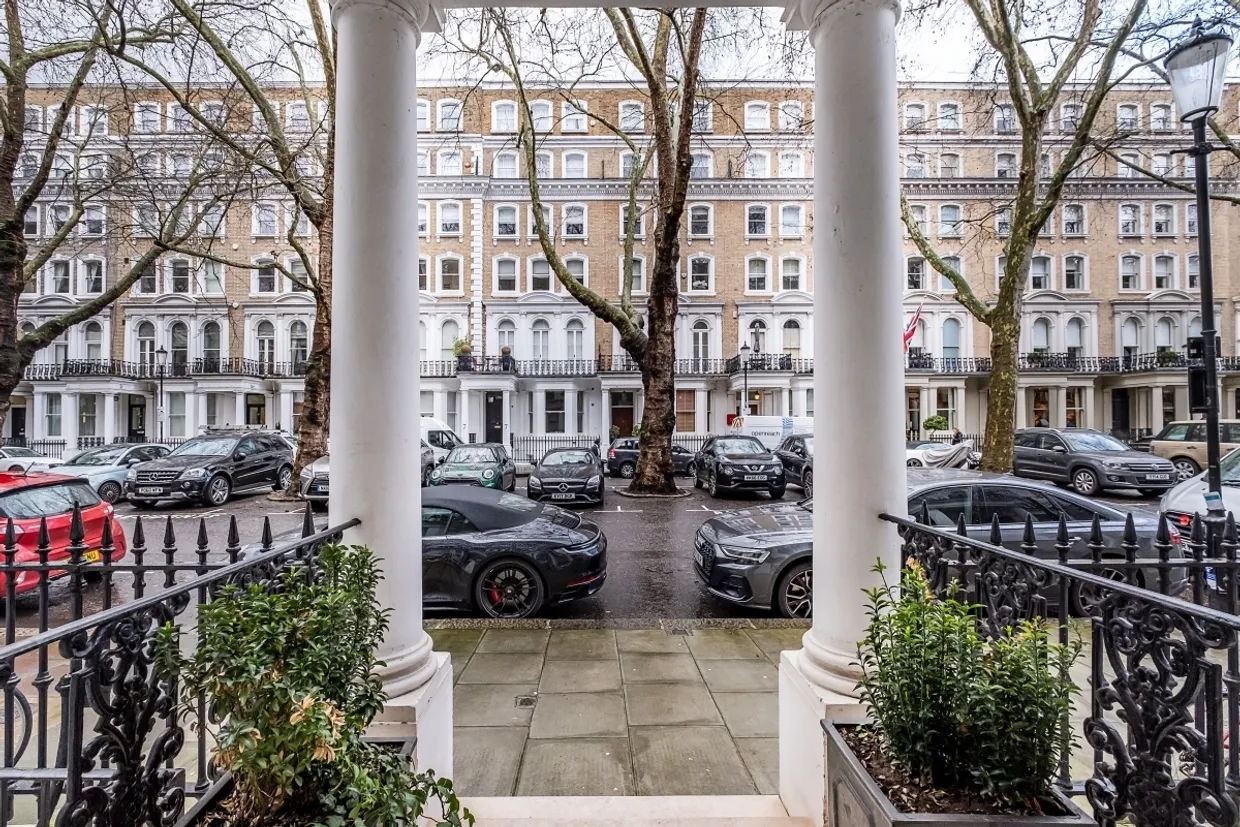 Beaufort Gardens Knightsbridge SW3 photo 14
