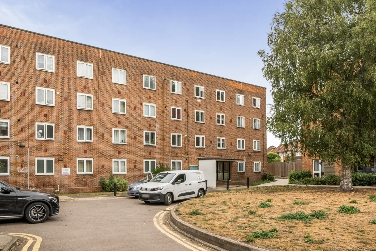 Friern Barnet Lane London N20 photo 19