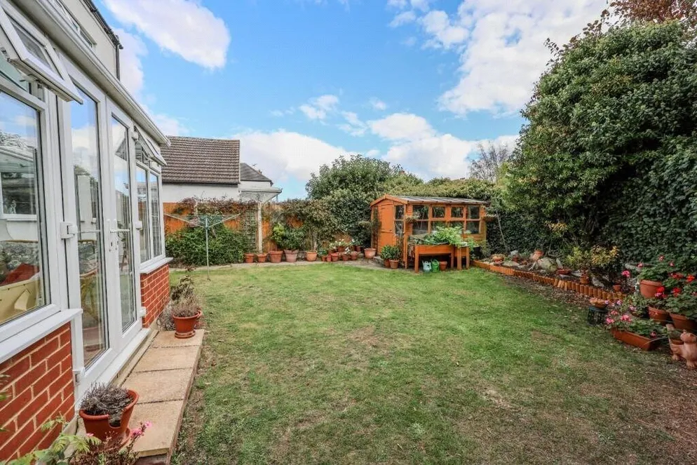 Property carousel item 18