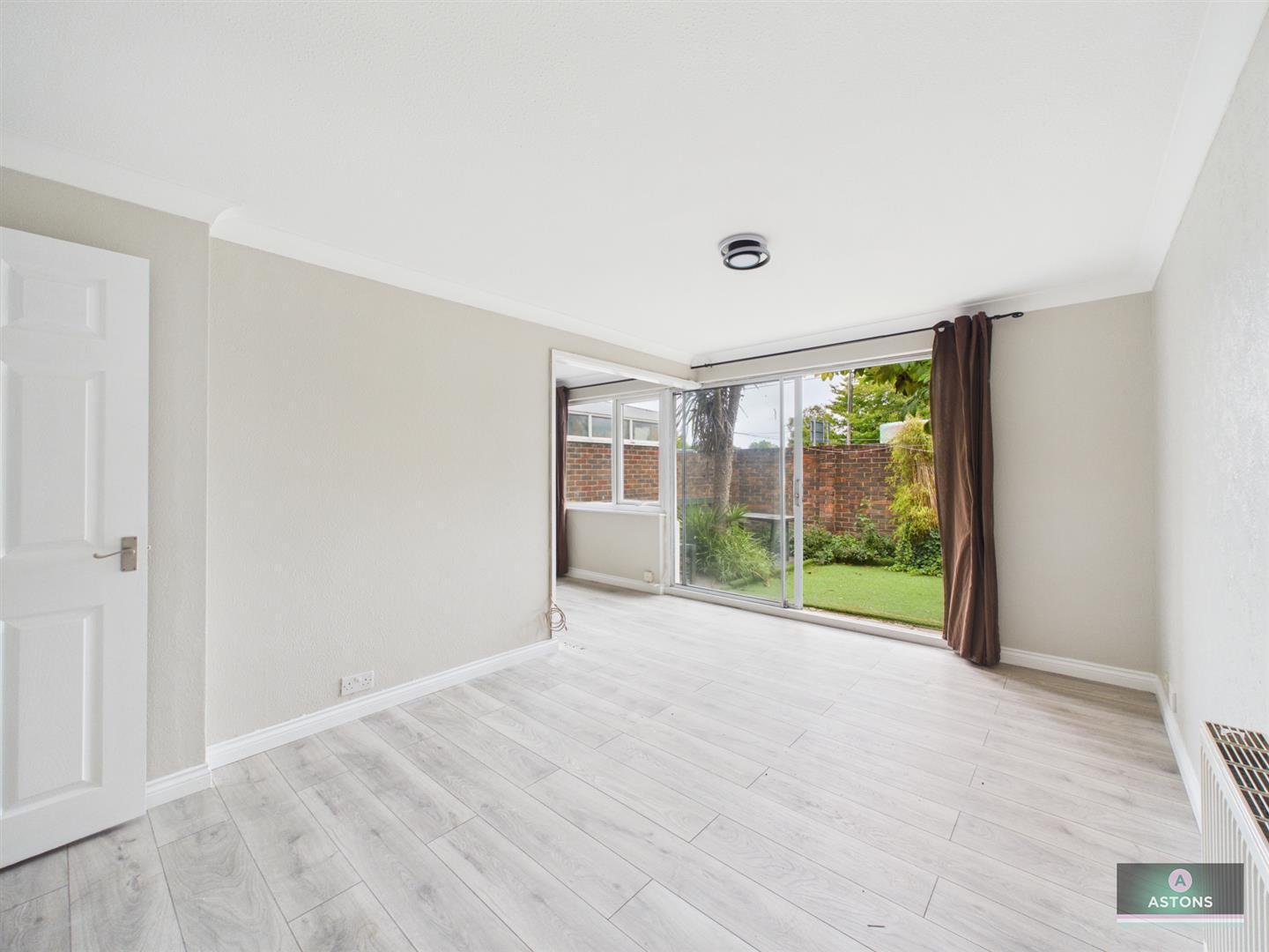 Turnpike Place, Langley Green, Crawley Image 2