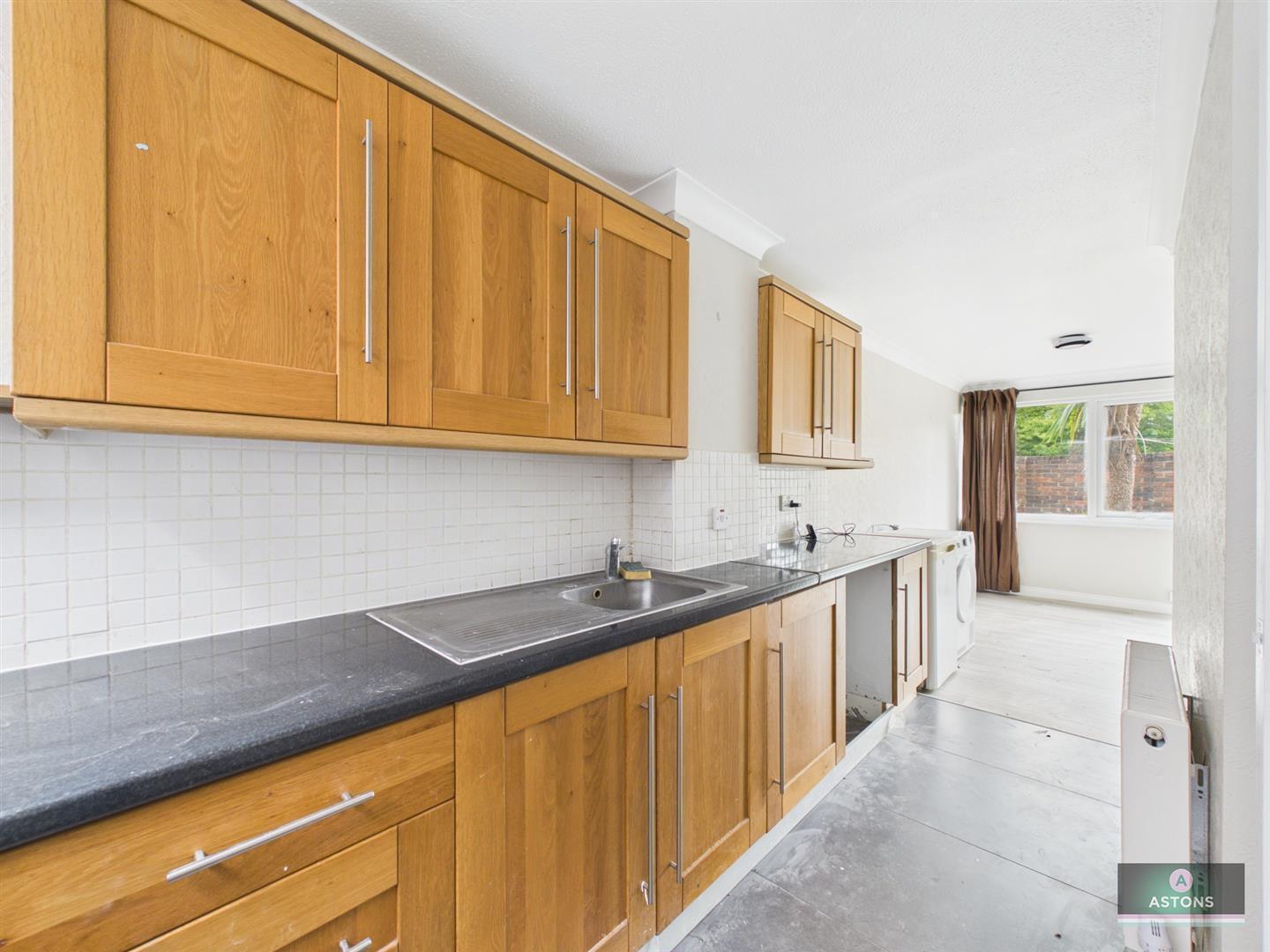 Turnpike Place, Langley Green, Crawley Image 4