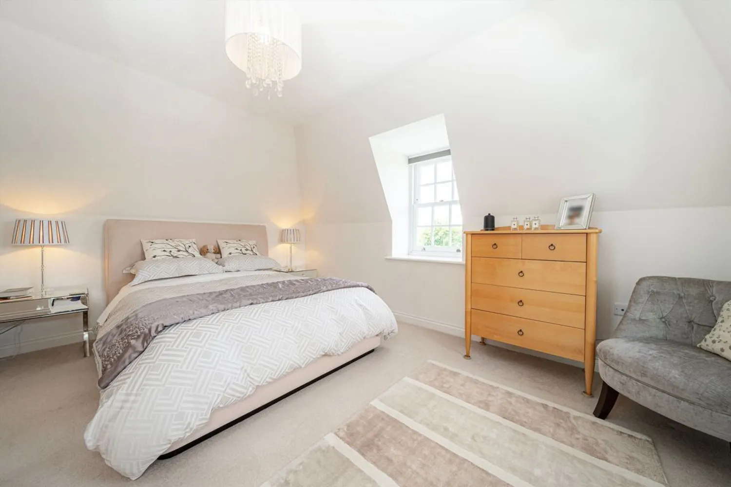 Lincoln Grove, Weybridge, KT13 photo 6