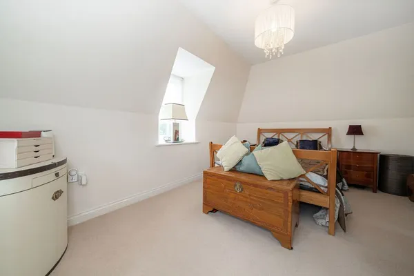 Lincoln Grove, Weybridge, KT13 photo 8