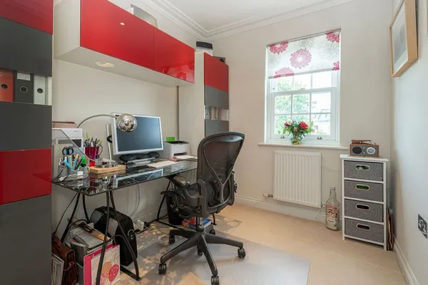 Lincoln Grove, Weybridge, KT13 photo 10