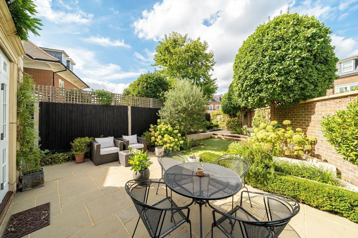 Lincoln Grove, Weybridge, KT13 photo 11