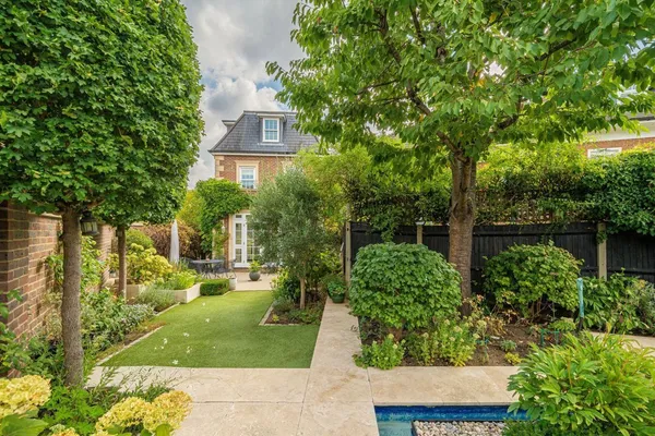 Lincoln Grove, Weybridge, KT13 photo 13
