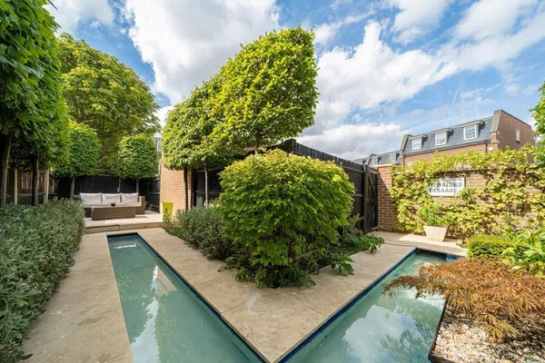 Lincoln Grove, Weybridge, KT13 photo 14