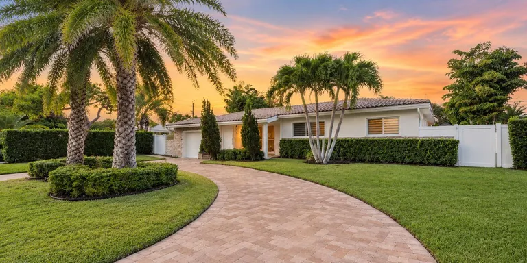 2205 NE 30th St, Lighthouse Point, FL 33064