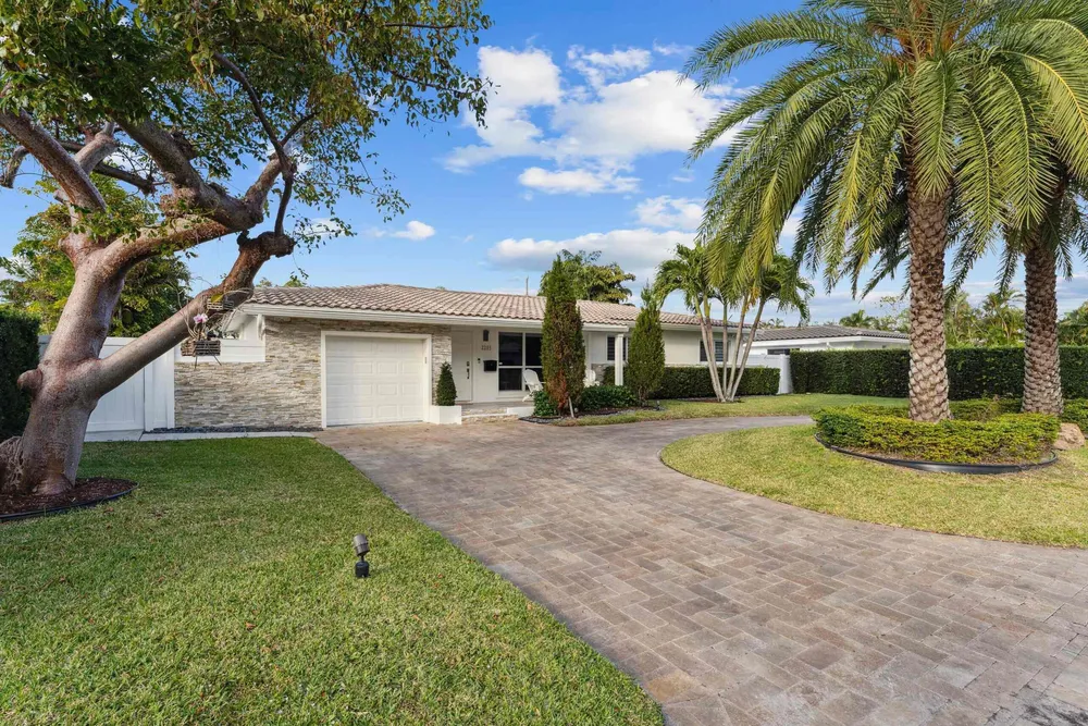 2205 NE 30th St, Lighthouse Point, FL 33064