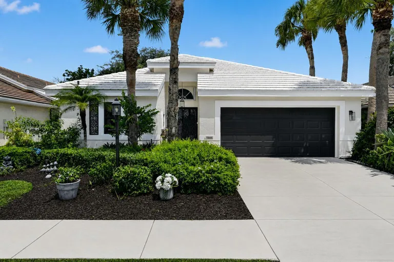 2865 N Clearbrook Circle, Delray Beach, FL 33445