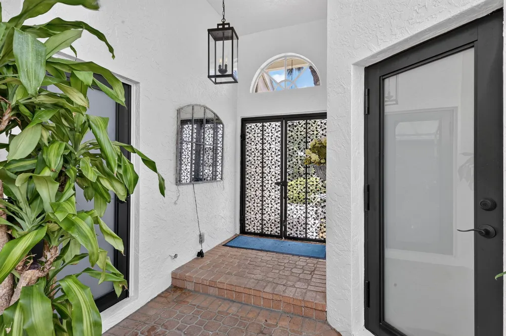 2865 N Clearbrook Circle, Delray Beach, FL 33445